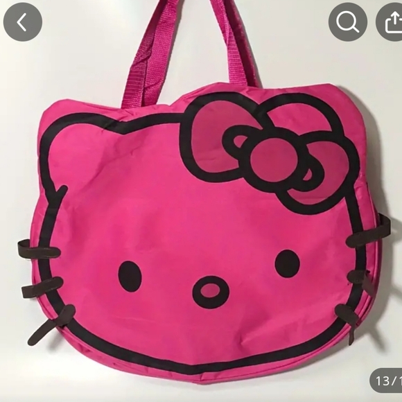 Sanrio Hello Kitty Travel bag. Color: fuschia - Picture 2 of 2